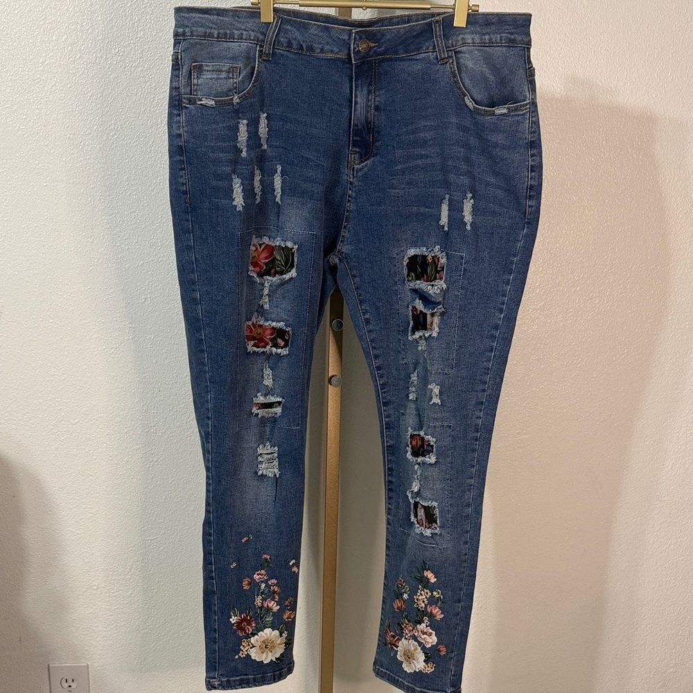 Floral print Distressed straight leg Jeans- Size 2X